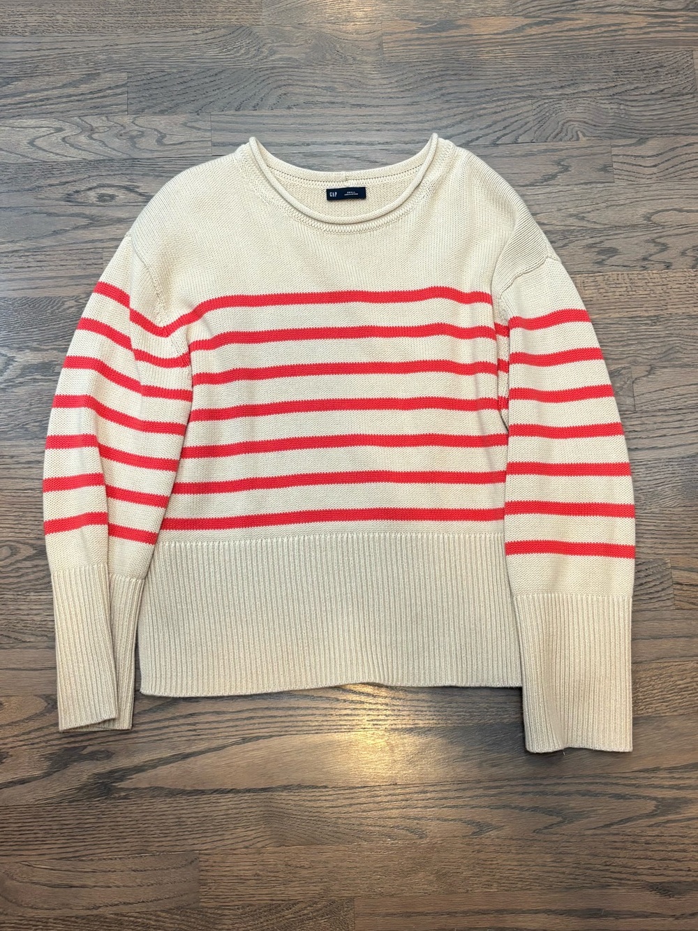 GAP 24/7 Split Hem Roll Neck Sweater in Cream and Red
